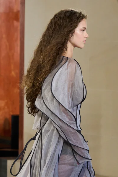 Look 1